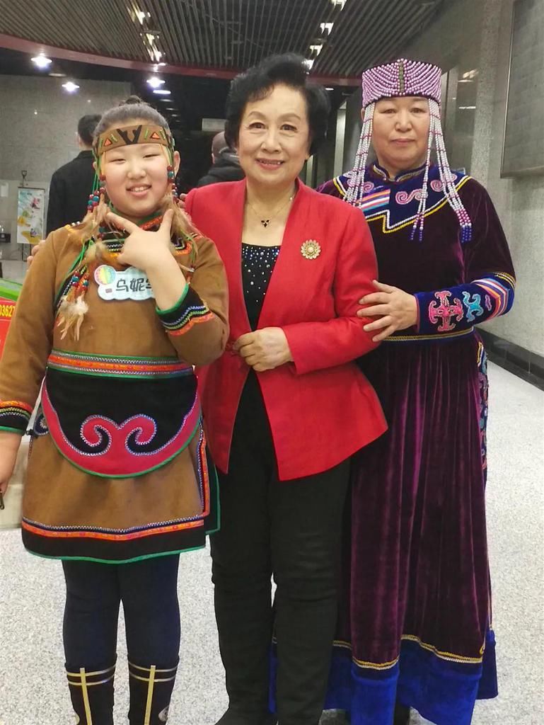  舞台|真棒！鄂伦春族小朋友乌妮罕登上央视《非常6+1》舞台！