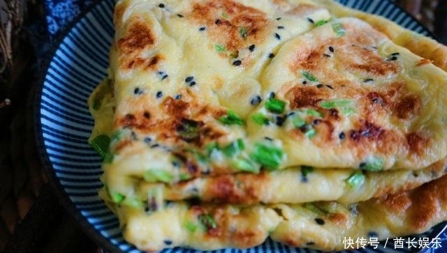营养|鸡蛋饼这样做不用和面,只需要简单搅一搅,摊一摊,好吃又营养