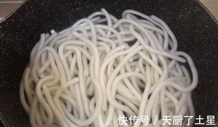 在家这样制作牛柳土豆粉，美味可口，营养丰富！