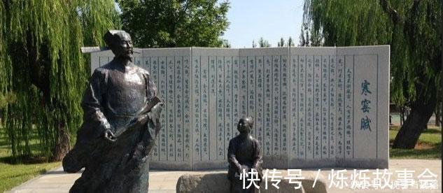 文人墨客#员外老来贵子贴对联, 穷书生大笑你大祸临头了, 员外看后冷汗直冒