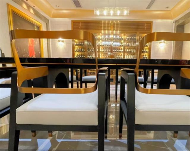 奢侈|林丹7000万别墅曝光!内部装修如宫殿,与女粉丝合影,动作绅士