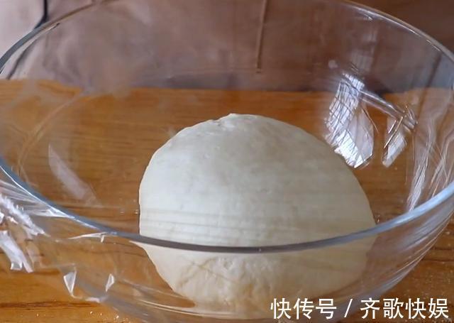 保鲜膜|葱油饼有诀窍，香酥掉渣，葱香十足，一层比一层香，天天吃都不腻