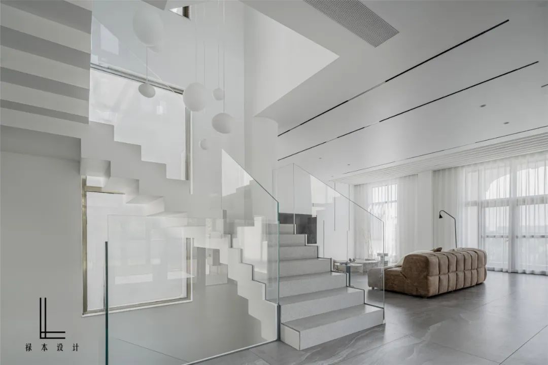 现代|460㎡现代极简，净白的空间，流畅优雅的造型，满屋高级的大气