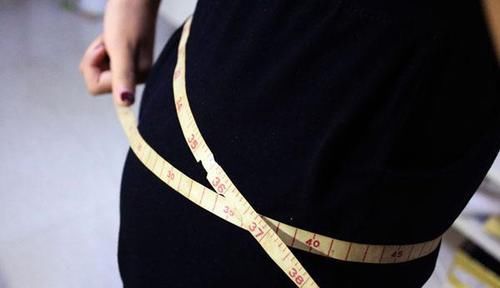 女人睡觉前，坚持按摩肚子，不要多久，喜人的变化或主动找上门