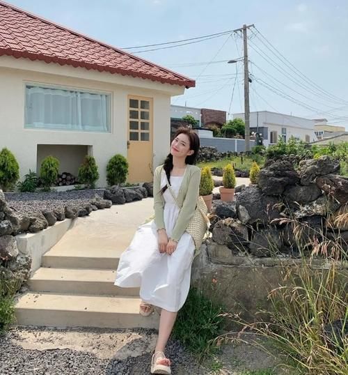 初春最时髦的3款连衣裙，5种搭配法则，掌握多种风格