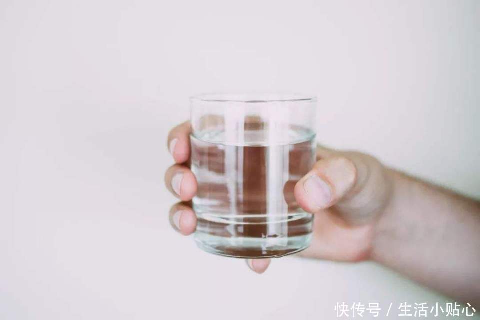 补水|冬季干燥肌肤应该如何补水?想让肌肤喝饱水,只需要3步就行