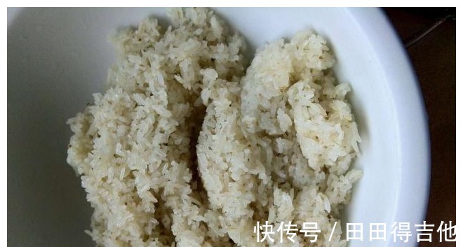 这道菜|爆炒鱿鱼太普通了，加上糯米这样做，简单几步，奶香四溢脆爽鲜美！