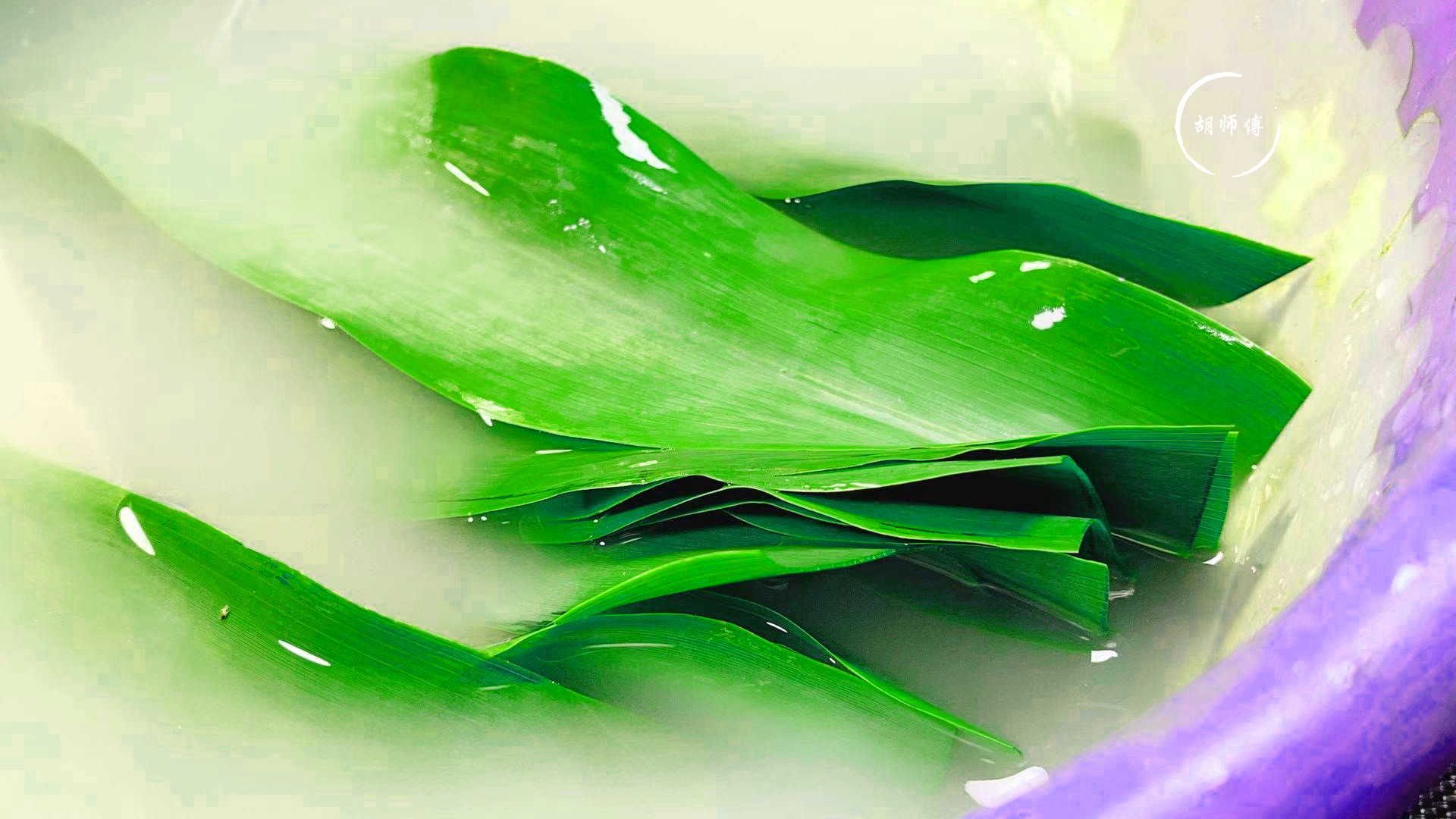 煮粽叶时，最忌只放“水”！多加2样，粽叶柔软又坚韧，不会炸裂