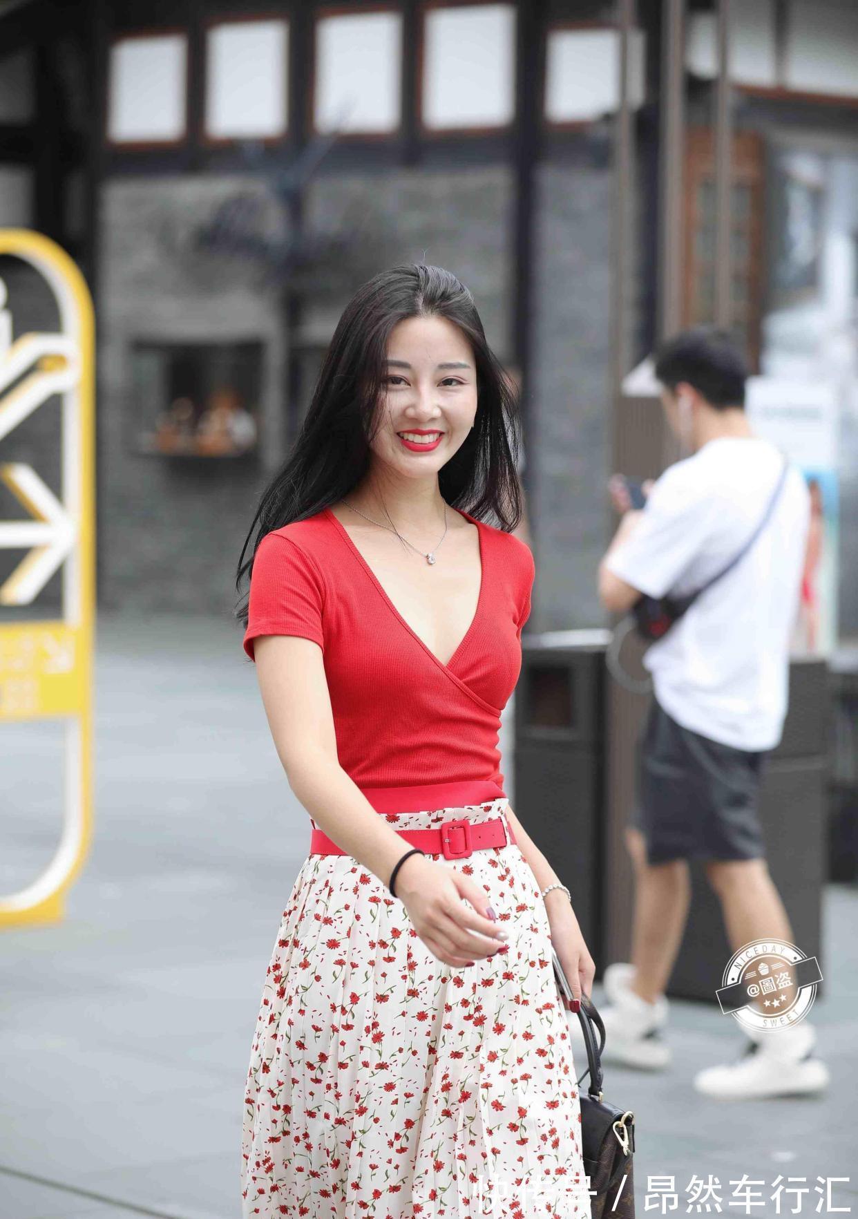 穿搭 美丽优雅的连衣裙穿搭更显文雅范,彰显民国名媛风采,时尚十足