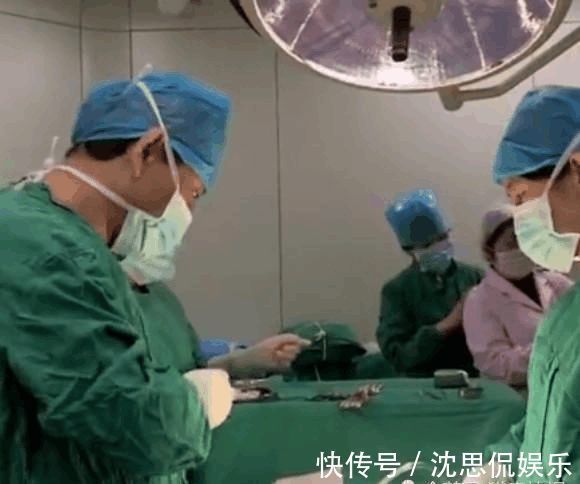 纹身|女子剖腹产,医生看到肚子上纹身笑着叫护士拍照
