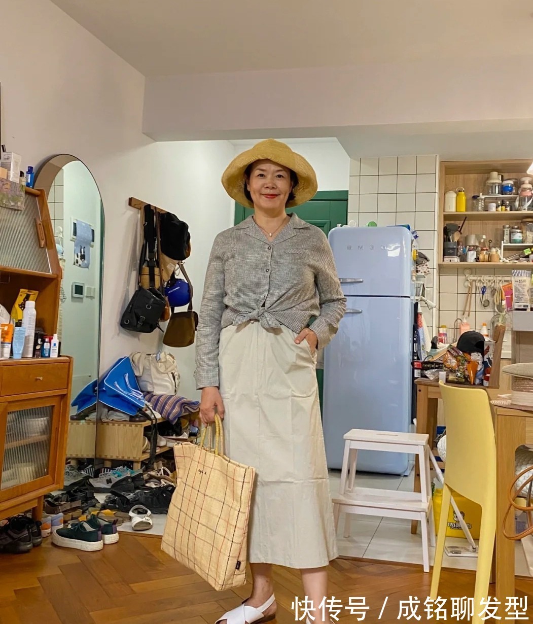 衬衫|时尚与年纪无关,这位60岁的奶奶穿搭真实不装嫩,从容老去更优雅