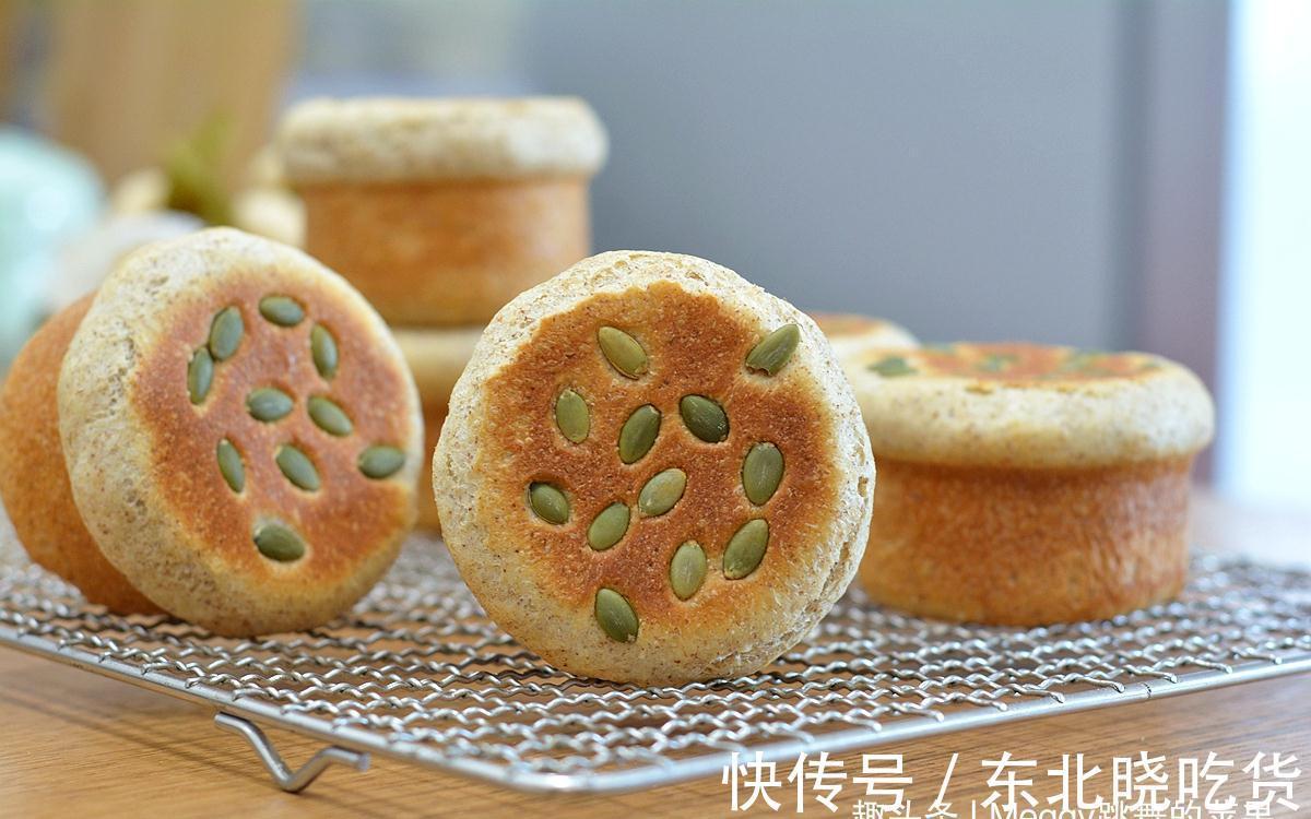 20%的黑全麦面包，颜值和营养都有了，造型很独特，口感很暄软