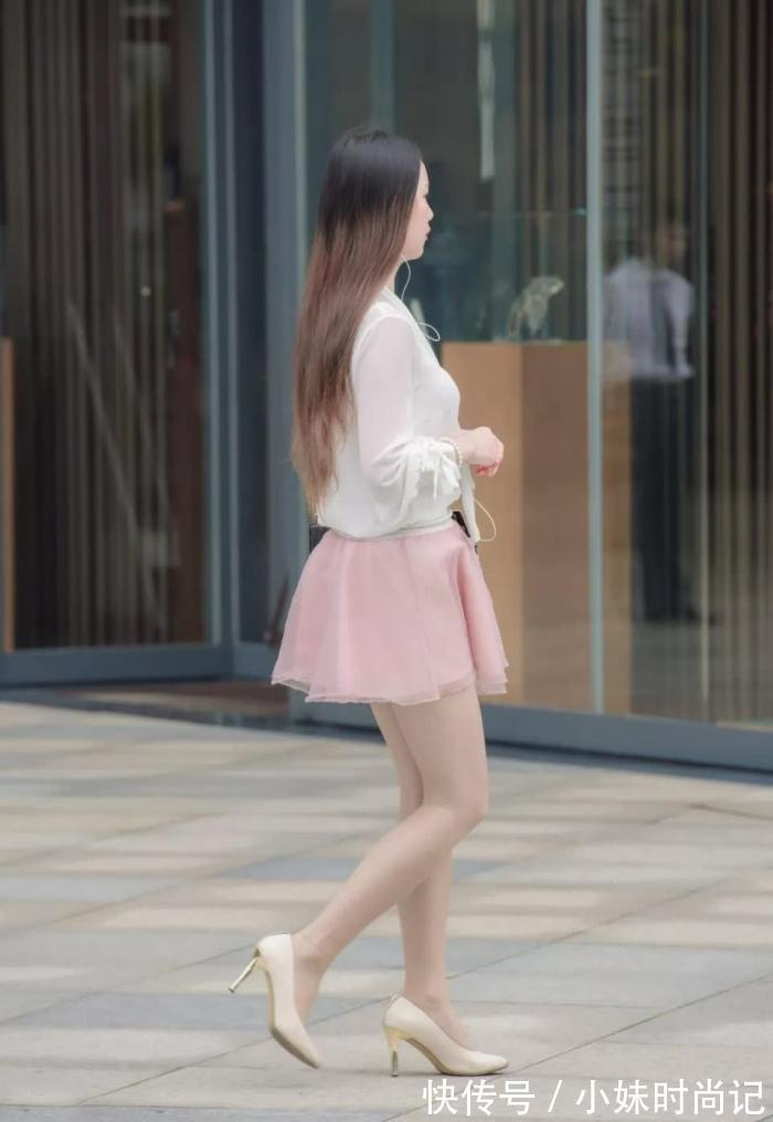 清新|街拍:打扮很清新很靓丽的美女,干净整洁的气质,多了几分淑女气质