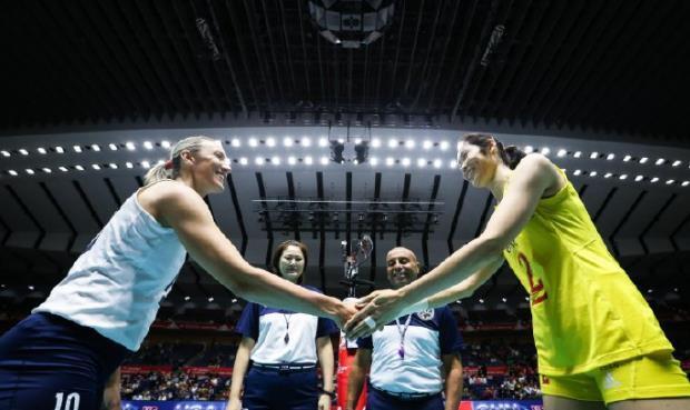 中国队|输球又输人!中国女排3-0美国,郎平暴怒