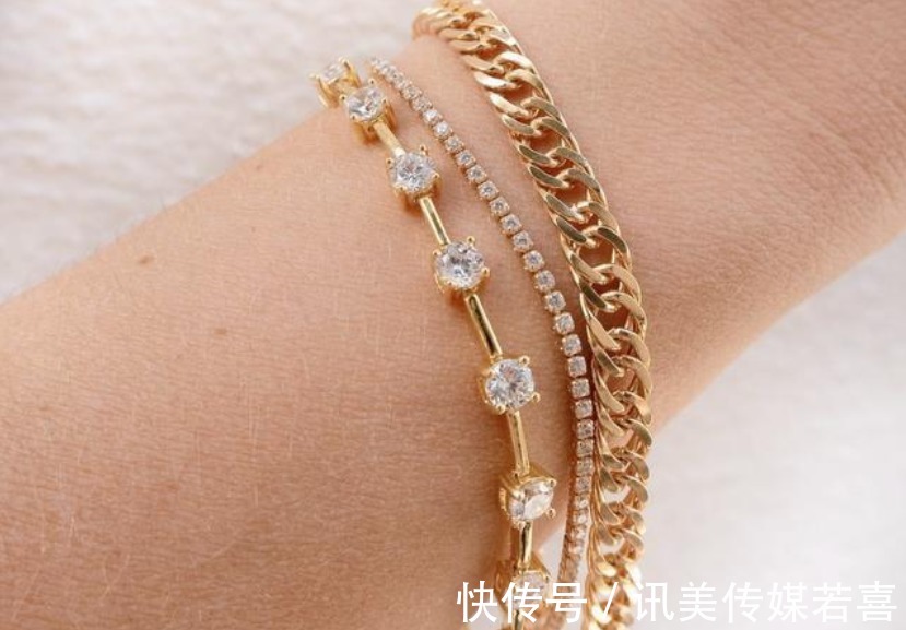 首饰|女人戴“手镯”还是“手表”好看？三个理由告诉你，戴错很尴尬！
