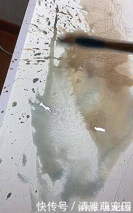 青铜!美术生在纸上“泼咖啡”,本以为个青铜,看到成品:润玉重现了?