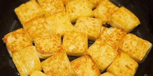 不粘锅|煎豆腐,直接下锅就错了!多做2步,外焦里嫩,不粘锅不掉皮,香