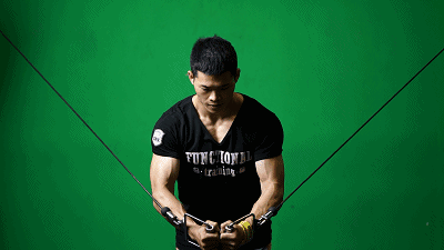 俯卧撑|男性胸部塑形，哪些动作适合入门级？坚持练，增强力量