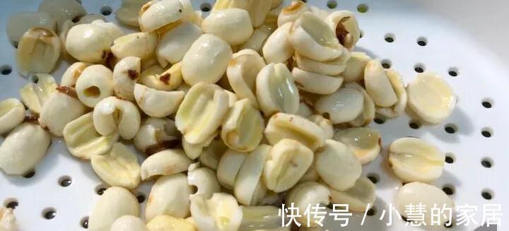 膠質|天涼了女性朋友記得吃銀耳和蓮子，學會這種吃法，整個秋冬都舒坦