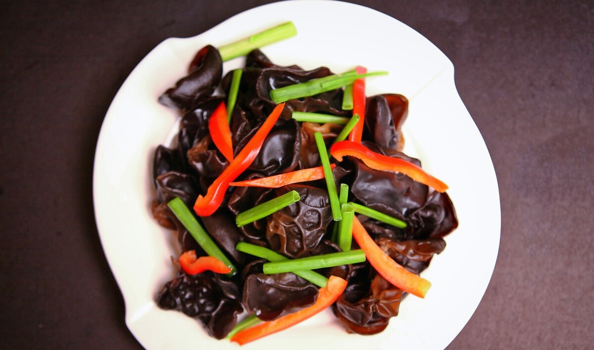 木耳切记不要直接泡,教你一招,虫卵全跑掉,10分钟泡得又大又软