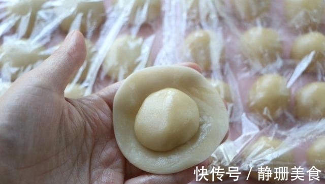 经典糕点蛋黄酥做法,7步就可上烤箱,外酥内软好吃不用花钱买