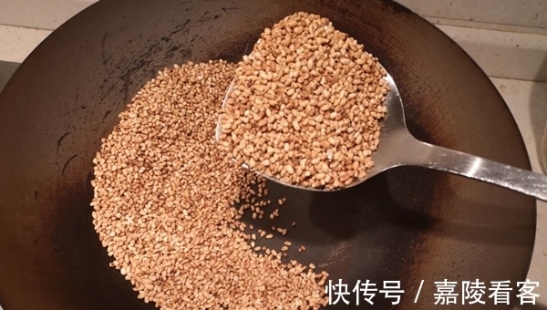 冬季钓鲫鱼,推荐几款自制拉饵,成本几块钱,比商品饵更好用