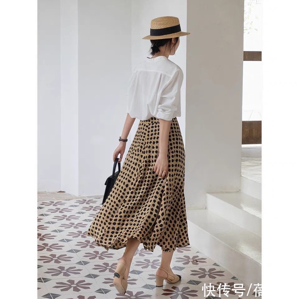 白色衬衫|女人一定要学会穿“衬衫”！早秋11套简约搭配look，减龄又气质