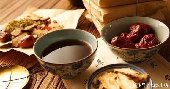 老中医|93岁退休老中医核桃如此吃,两星期尿酸降了,痛风也走了