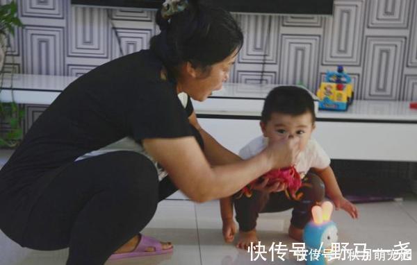 脾胃|3岁女童呕吐不止,紧急送医,医生忠告:这些食物孩子一口也别吃