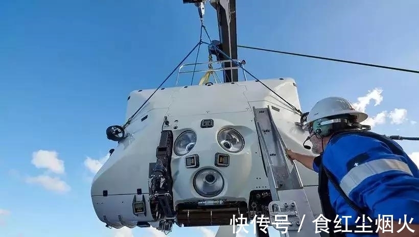 欧米茄 当三枚欧米茄手表潜到1万米的海洋中,会怎么样?