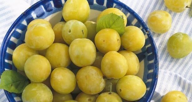 女性|女性常吃此果，大肚腩消了，色斑淡了，子宫越来越干净，早知早好