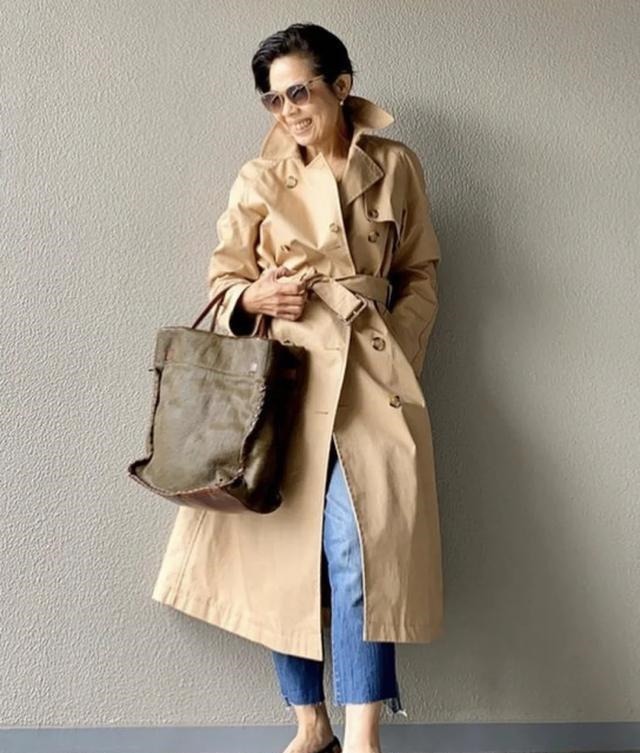 风衣 身高153,年龄58岁又怎样?她靠利落穿搭圈粉无数,好会穿