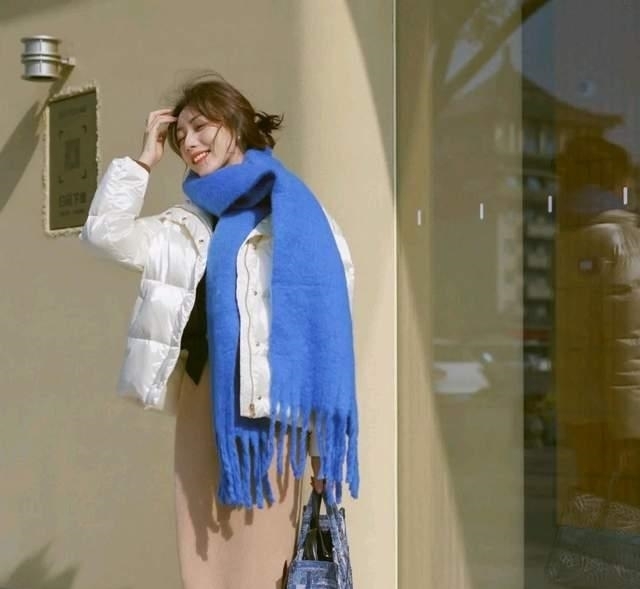 女人 精致的女人不需要扮嫩,身着优雅的裙装穿搭,温柔高级又不显老