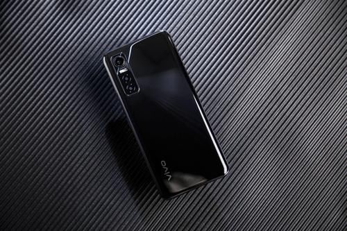 办法|5G手机也有减肥之痛？vivo S7e的轻薄化设计也是没办法