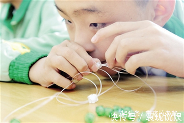 发育|一个孩子聪不聪明,看“手”就能知道精细运动发育标准来啦