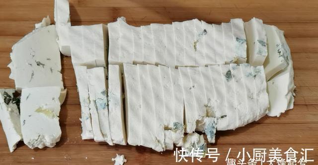 豆腐|家常菜韭菜烧豆腐,滑嫩鲜香又下饭,营养美味做法简单,老少皆宜