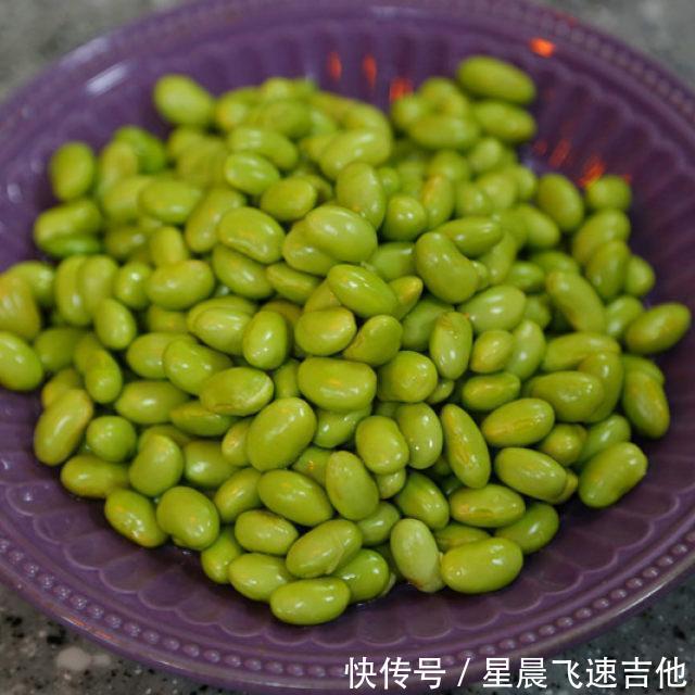 毛豆|香辣毛豆米炒小鱼干,看起来好开胃的样子