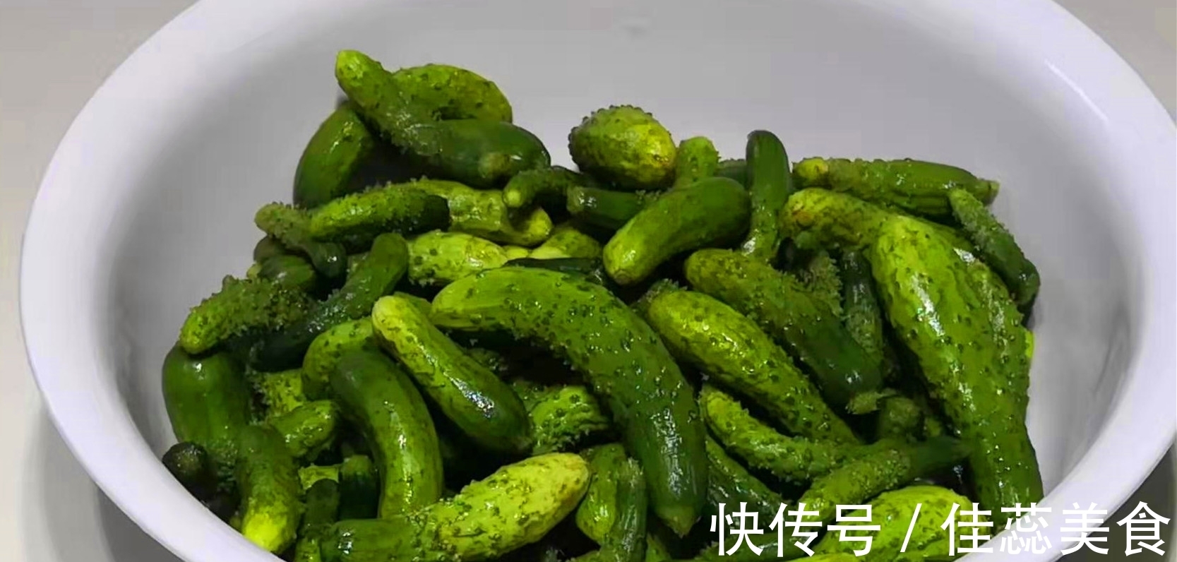 腌黄瓜好吃有秘诀，一天就能吃，香脆爽口又开胃，比吃肉还过瘾