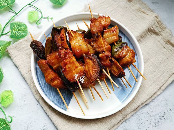 三个人的午餐，三菜一汤，简单而丰富，第一道香而不腻，孩子喜欢