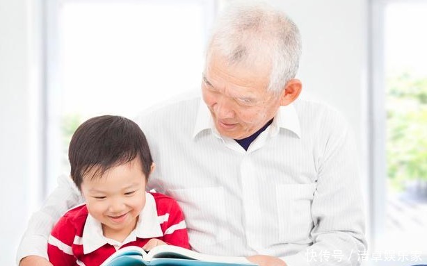 孙子亲还是外孙亲，2个老人说出答案，值得思考