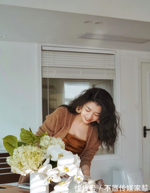 时尚博主|时尚博主三木教你做“卡其女孩”,可纯可御还百搭,穿出秋日风情