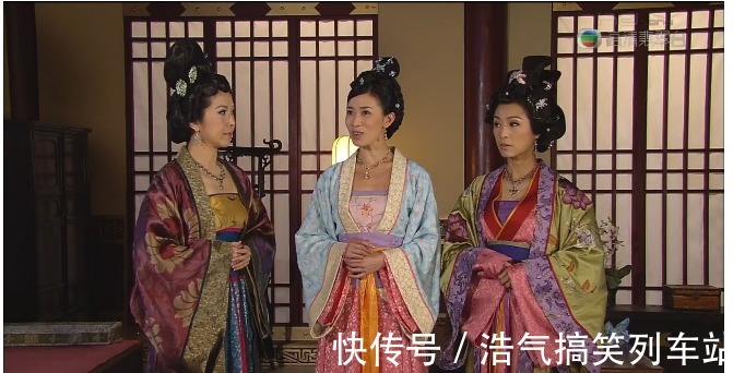 发髻 宫心计:刘三好的首饰:孔雀开屏项链、蓝水钻金钿、蝴蝶大袖衫