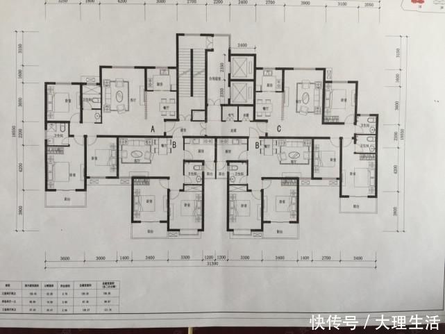 连廊房|南北通透买的倒是好户型，整个楼层一看：买到连廊房，采光太差！