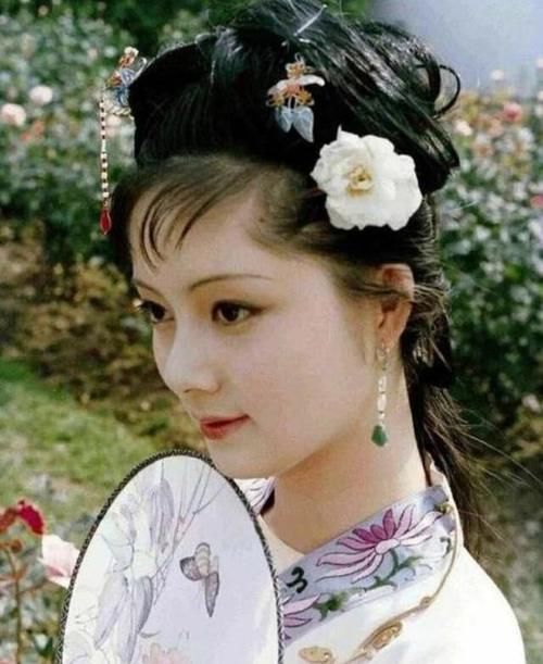 薛家|薛宝琴比薛宝钗还要出色,她为什么没有进入金陵十二钗正册?