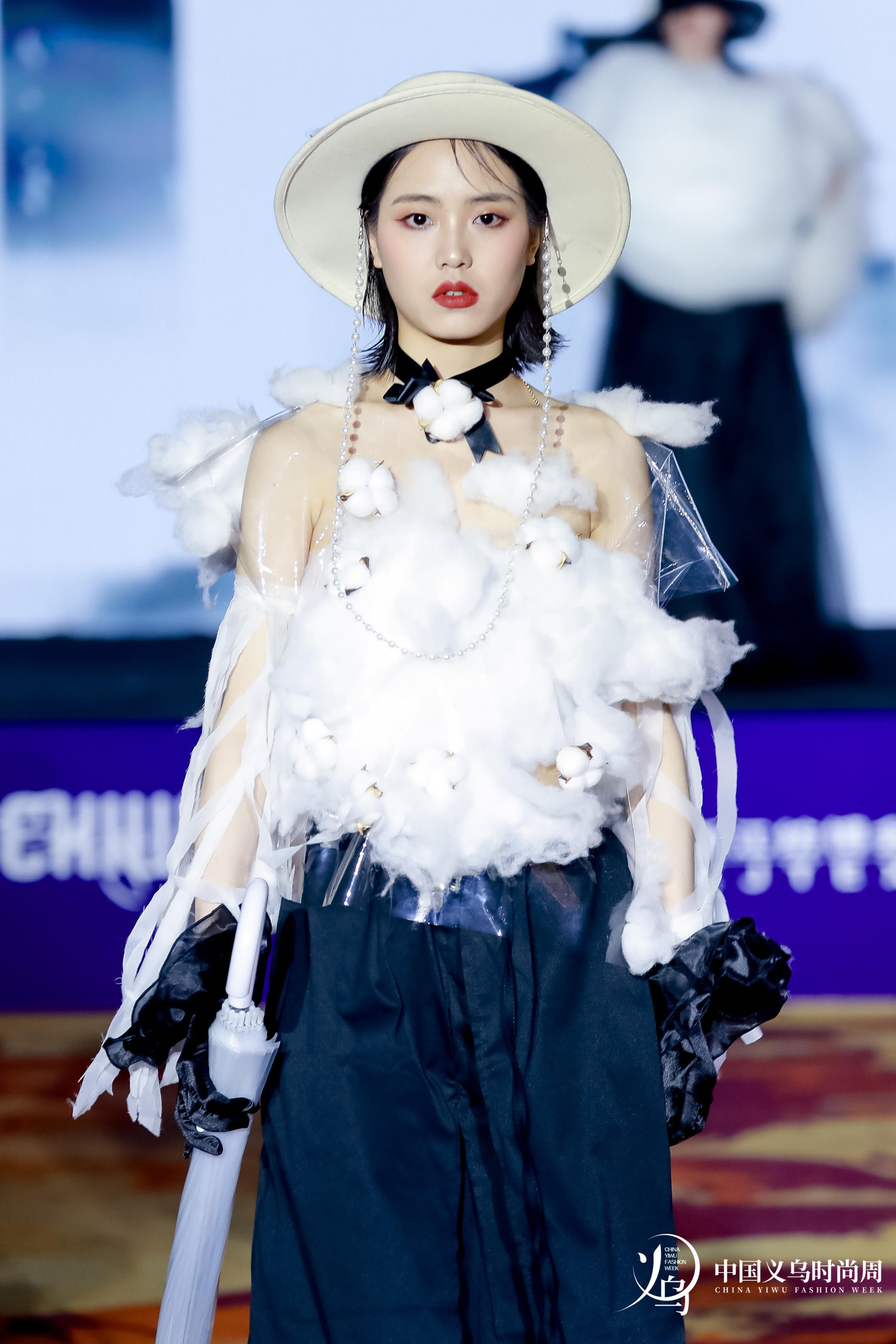 古阿新《云起时》时装秀 助力首届中国义乌时尚周发布会