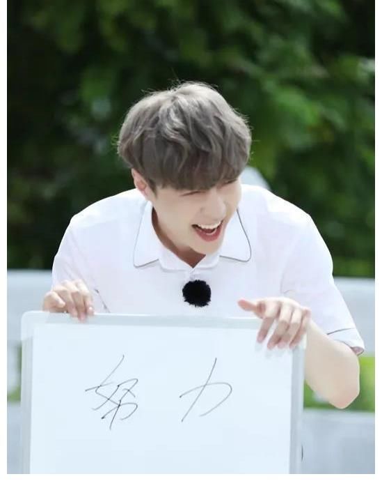 练习生|张艺兴:努力人设永不崩塌