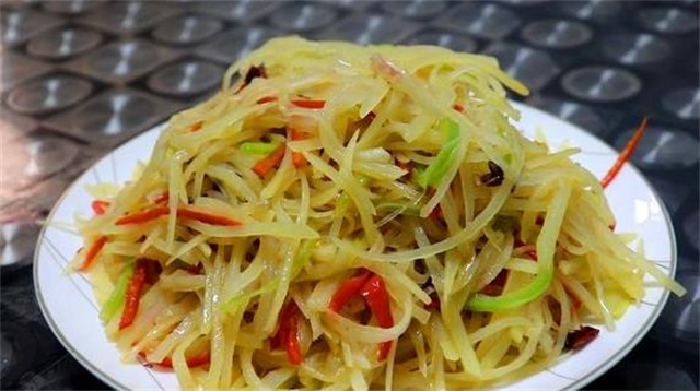 炒土豆丝时，最好不要直接炒，教你正确做法，口感清脆超好吃