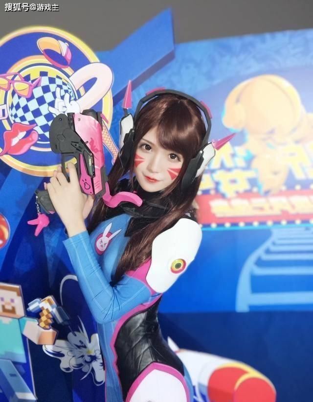 还原度|腐团儿双版本cos守望先锋角色,机甲版更还原,旗袍版更好看