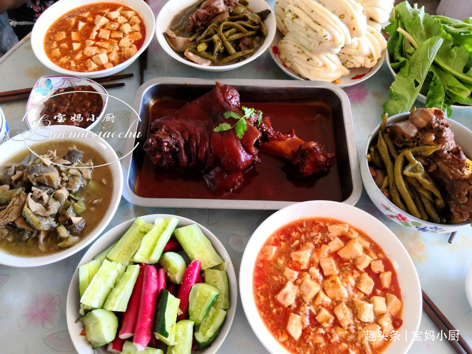 去闺蜜家做客，一进屋我乐了，有颜值硬菜多，一道比一道香