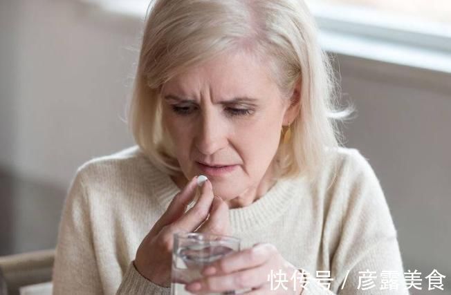 诱发|提醒高血压患者:吃降压药后,切勿吃这类水果,否则易诱发心梗!